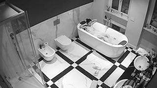 скрытая камера в ванной. петинг перерос в еблю